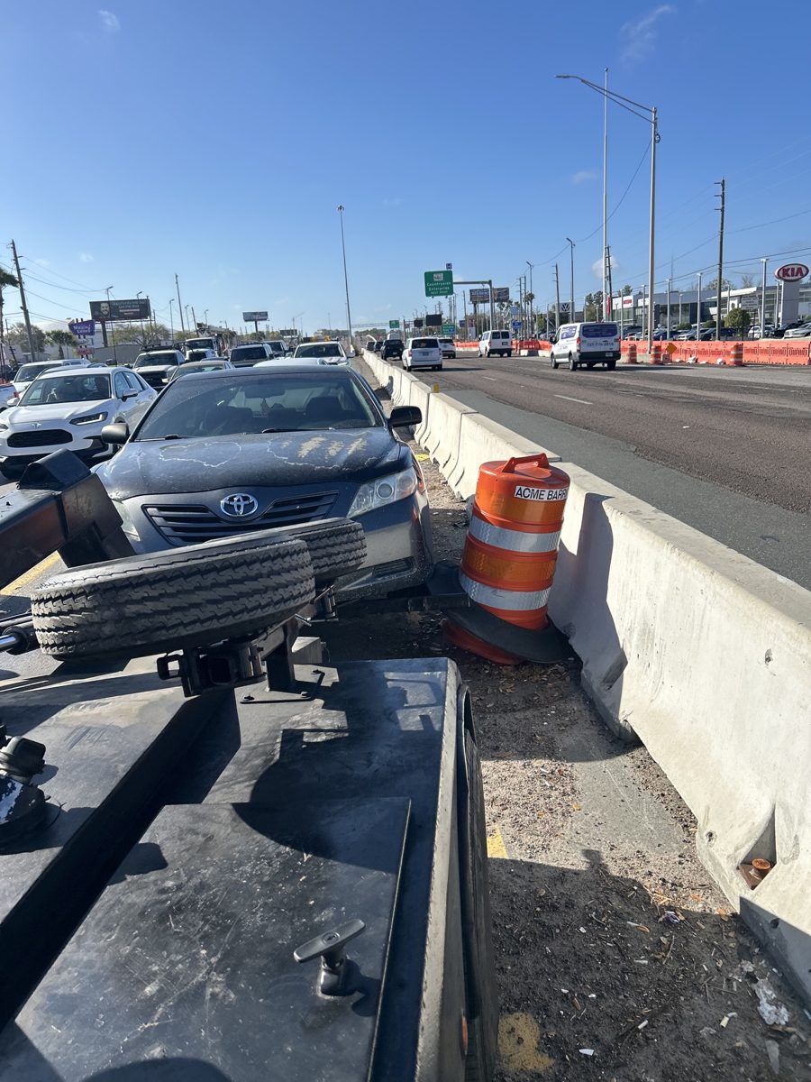 Yudy Towing rescatando un auto en la carretera en Tampa